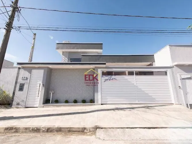 Casa com 3 dormitórios à venda, 185 m² por R$ 1.500.000,00 - Village Santana - Guaratingue