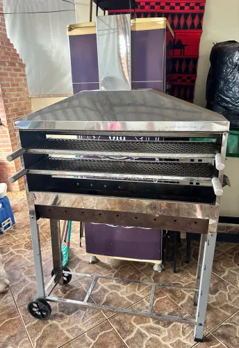 Churrasqueira Inox com Coifa e 2 Grelhas Reguláveis - Excelente Estado!