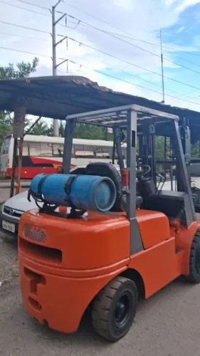 Empilhadeira a gás de 3000 kg 