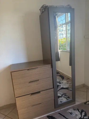 VENDE-SE SAPATEIRA COM ESPELHO