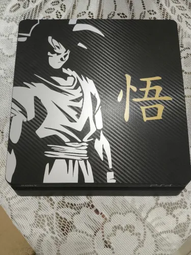 PlayStation 4 slim 1 TB desbloqueado, 2 controles e cabos.LEIA A DESCRIÇÃO