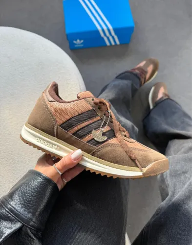 Tênis Adidas SL 72