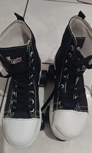 Patins 4 rodas Novo Cor preta