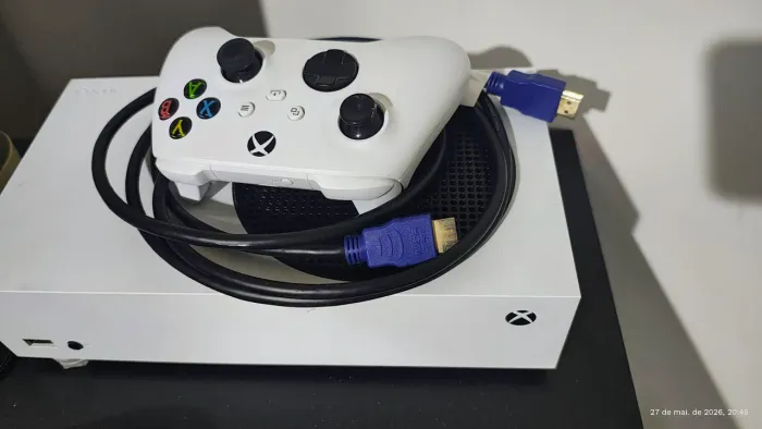 Xbox série S com controle e caixa 