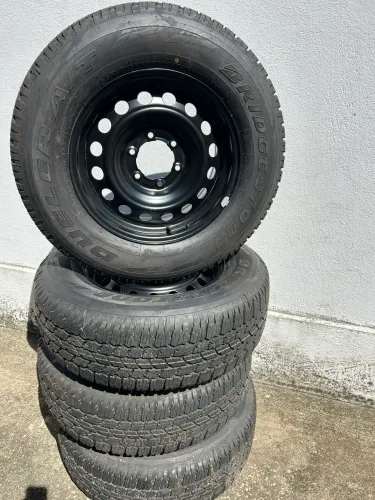 4 RODAS + 4 PNEUS NOVOS 265/65r17 NOVOS SEM USO !!