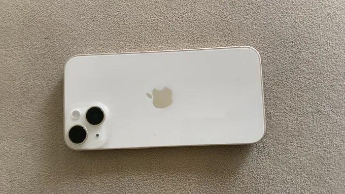 iPhone 14 sem marca de uso praticamente zero