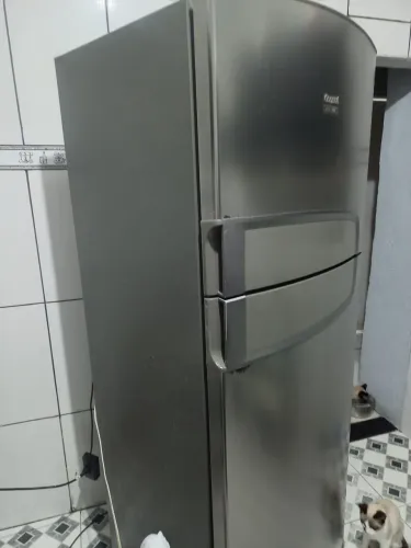 Geladeira frosfree, liga mas não gela,marca consul
