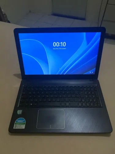 Notebook ASUS VivoBook X543UA Core i3 ? com defeito no teclado