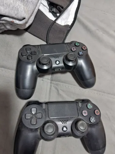 PLAY 4 DOIS CONTROLES 