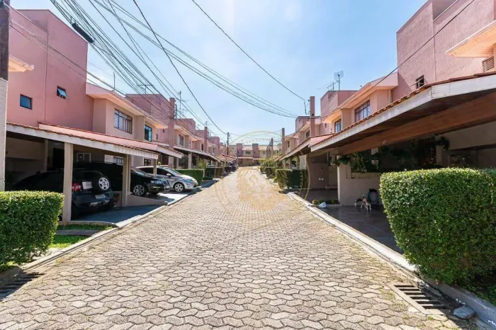 Sobrado com 3 dormitórios, sendo 1 suíte para alugar, 135 m² - Bairro Alto - Curitiba/PR