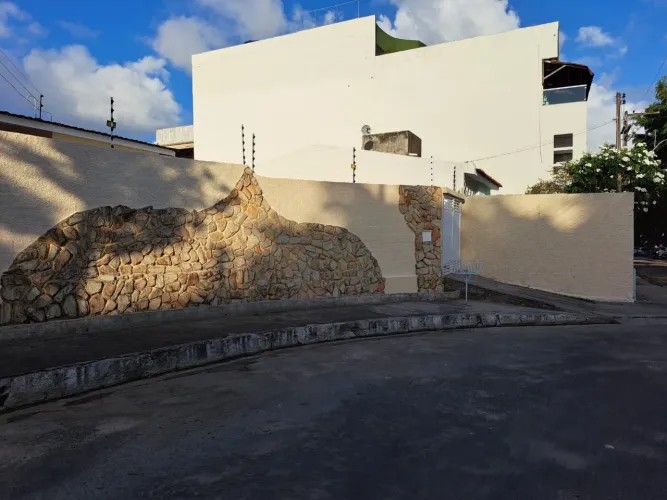 ? ALUGA-SE CASA ESPAÇOSA NO FEITOSA ? CONFORTO, ESPAÇO E TRANQUILIDADE!