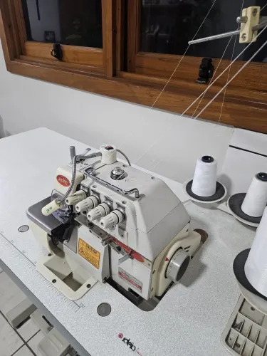 Máquina de Overlok
