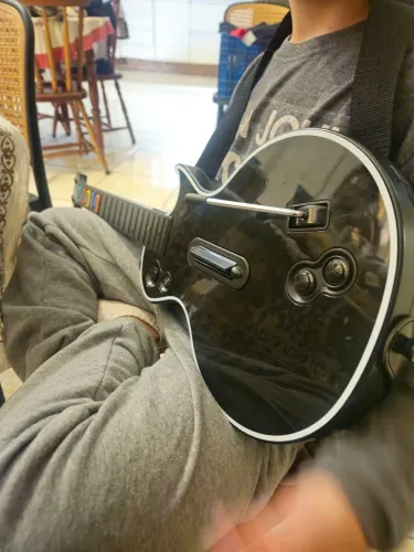 Guitarra HERO Les Paul...SÓ A GUITARRA....Nenhum item adicional...ok?