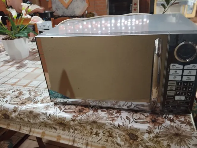 microondas Philco 31 litros em ótimo estado
