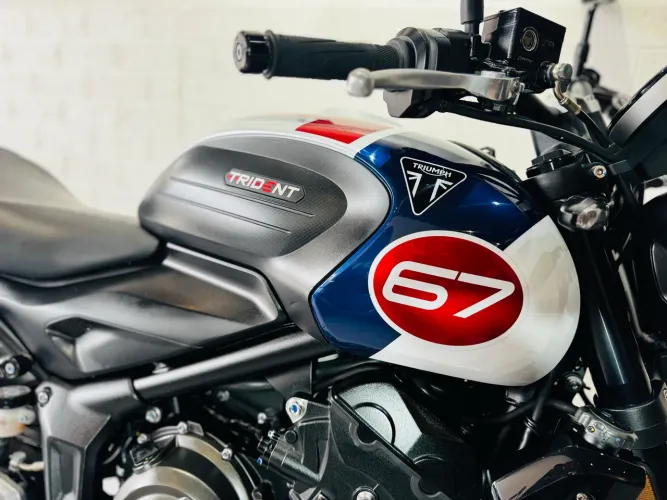 TRIUMPH TRIDENT 660 TRIBUTE EDITION