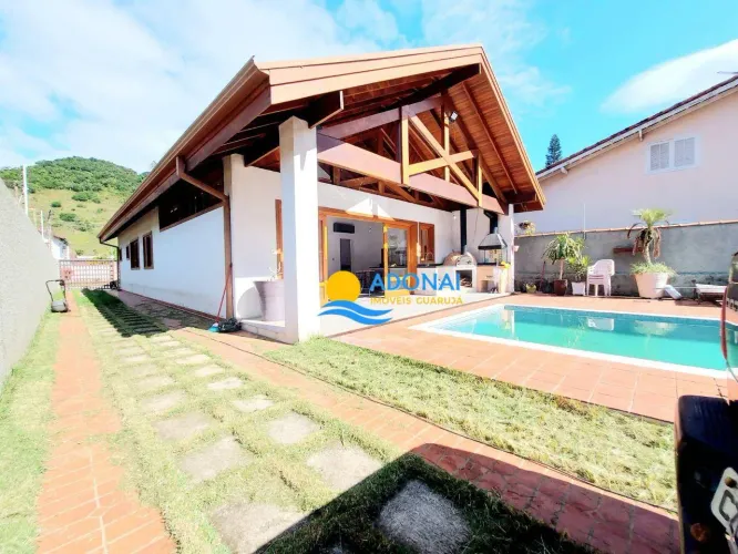Casa próximo à praia com lazer  Guaiuba  Guarujá