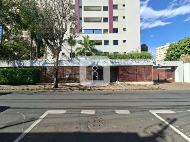 Casa para locação no bairro Fundinho