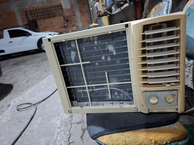 Ar condicionado  7mil btu tá gelando direitinho não tem garantia 220 voltz 299 reais 