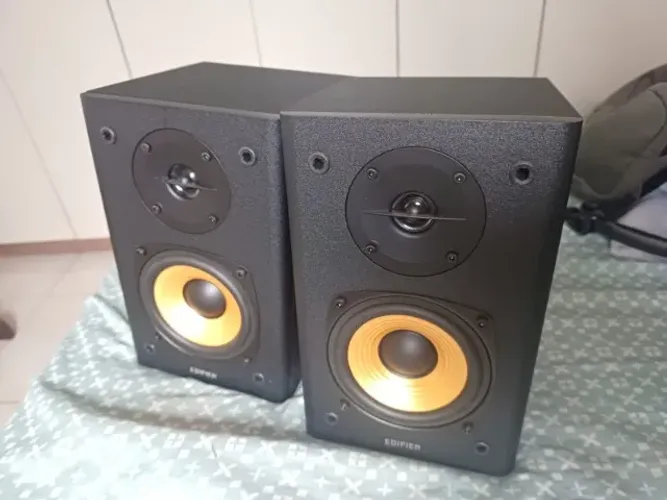 Monitor de referência R1000T4 - perfeito estado, usado 2 vezes