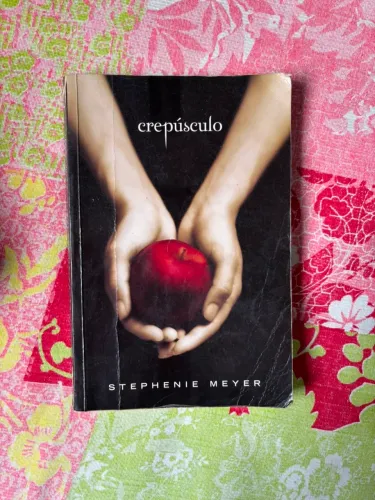 Vendo livros da Saga Crepúsculo de ?segunda mão?