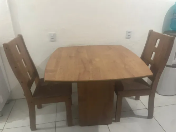 Vendo Mesa de Madeira 2 lugares 