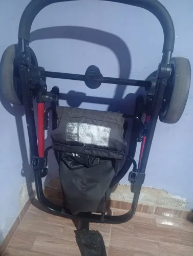 Vendo carrinho e chiqueirinho completo