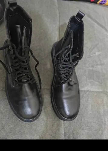 Bota coturno preta