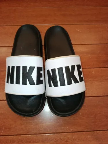 Chinela Nike Original Tamanho 40/41 - Usada Apenas 2 Vezes