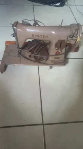 Vendo máquina sinje muito antiga 110 botts.