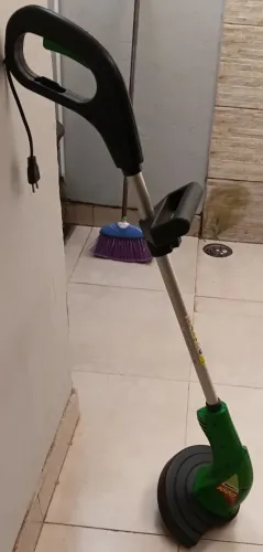 Aparador de grama Master plus 1000w