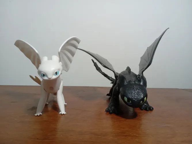 Action Figure Banguela e Fúria da Luz Como Treinar o Seu Dragão Disney