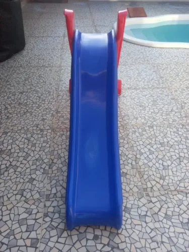 Escorrega de plástico infantil