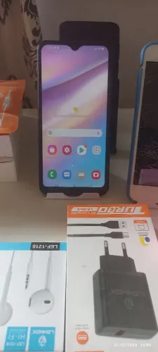 Celular Samsung A10s//32 gigas carregador turbo e fone de ouvido novo 