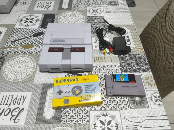 Super Nintendo com Mário em ótimo estado