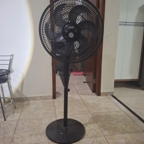 Vendo um Ventilador Arno. SOMENTE DINHEIRO OU PIX. 