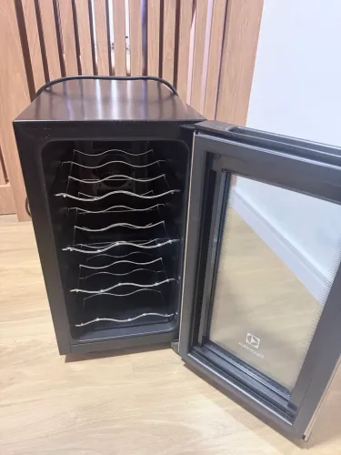 Adega Electrolux