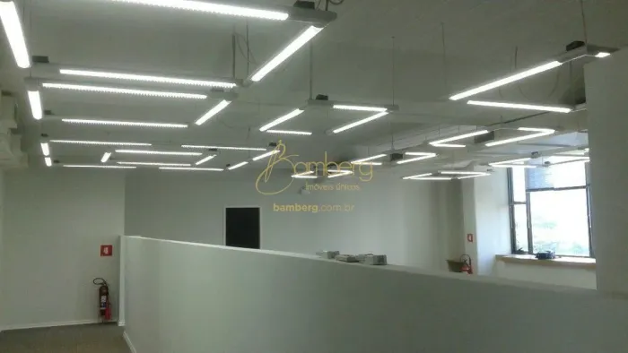 Excelente Sala Comercial Brooklin, Próximo à Estação Berrini com 374 mtrs. Mobiliado,