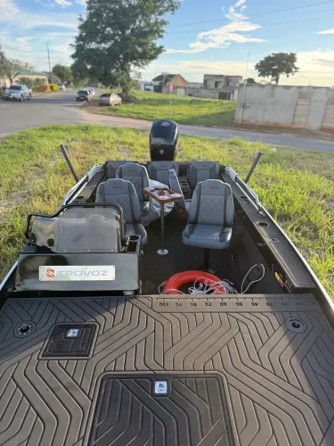 Lancha Trovoz Ultra 2025