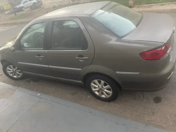 Fiat Siena Attractive 1.4 Fire Flex 8V 4P 2011