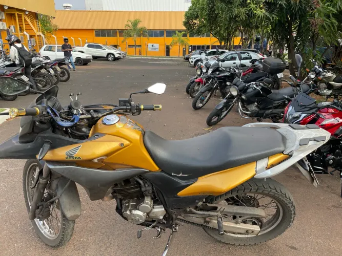 Xre 300 dourada 
