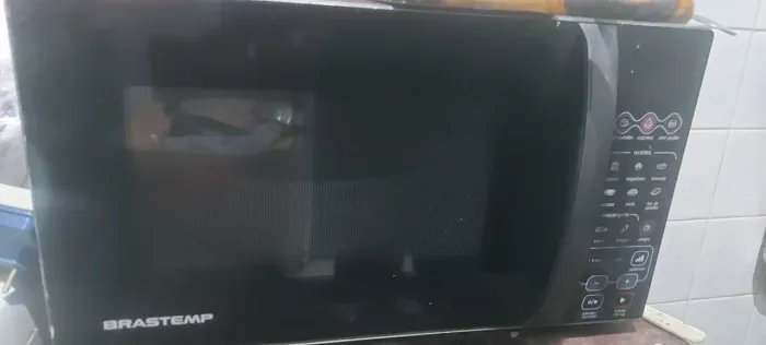 Estou vendendo uma tv de tudo antiga e um micro-ondas 