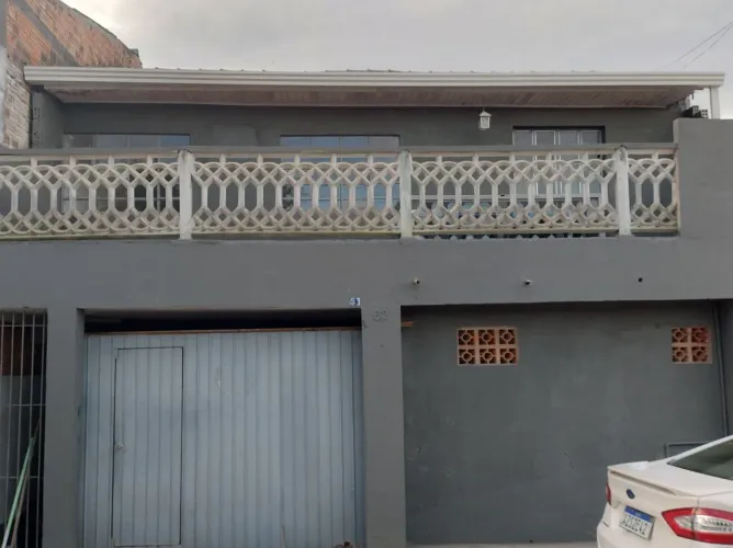 Vendo sobrado em ótima localização no bairro Cajuru
