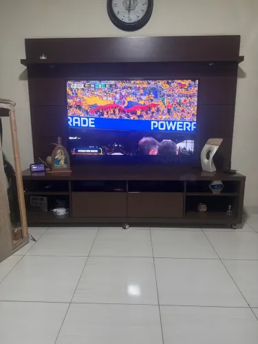 Rack com gavetas e painel para tv 60 polegadas com rodinhas