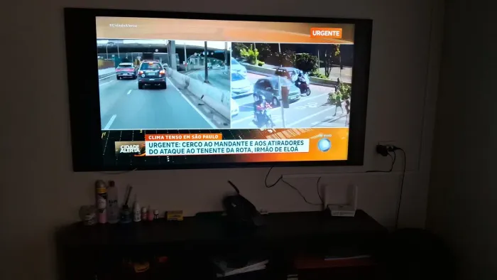 TVs,sofá,guarda roupa e forno elétrico