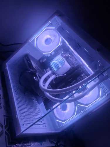 Pc Gamer ryzen 7 5800x3d 32gb 1tb Rtx 5060 e um Monitor 240hz para acompanhar.