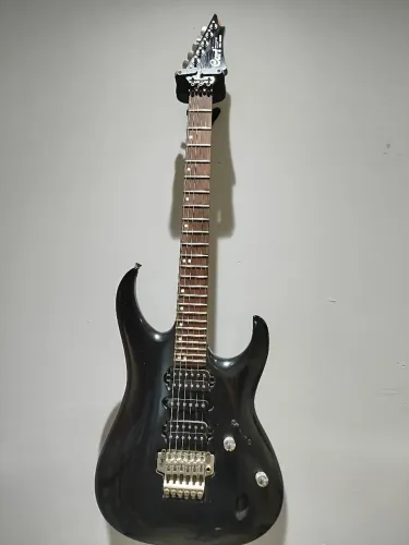 Guitarra Cort Viva Gold bem usada