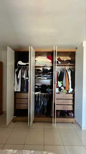 Guarda roupas de casal novíssimo