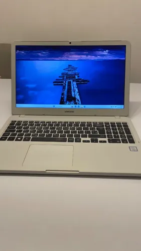 Notebook Samsung Core i3 7ª Geração | 8GB RAM | SSD 480GB | Muito Conservado