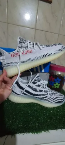 Tênis Adidas yeeezy Tam 40 branco zebrado