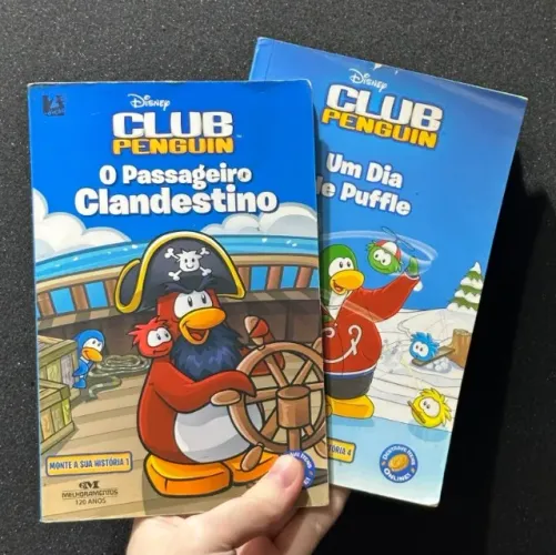 Livros Club Penguin Monte sua História (volume 1 e volume 4)
